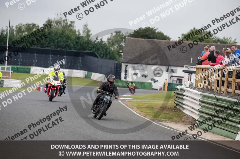 Vintage motorcycle club;eventdigitalimages;mallory park;mallory park trackday photographs;no limits trackdays;peter wileman photography;trackday digital images;trackday photos;vmcc festival 1000 bikes photographs